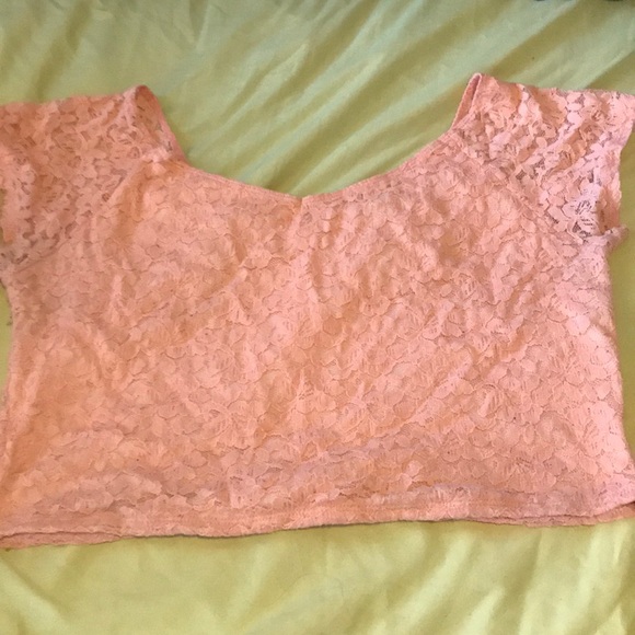 Lace peach shortsleeved crop top - Picture 2 of 2